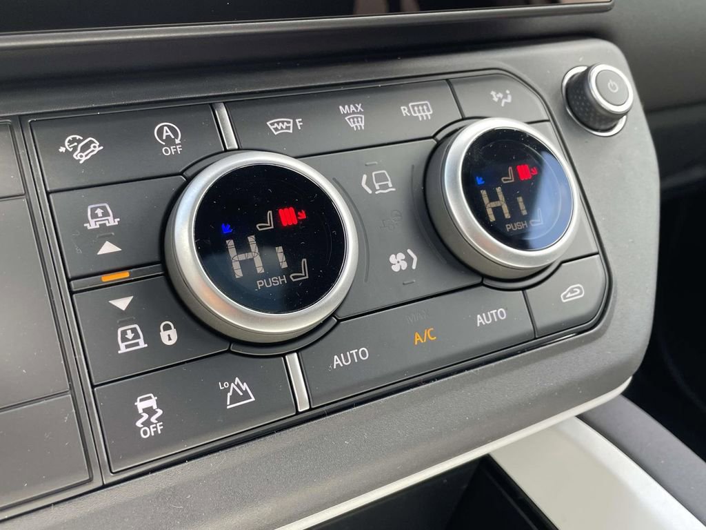 New 2026 Land Rover Defender 130 X-Dynamic SE AWD/4WD image 29