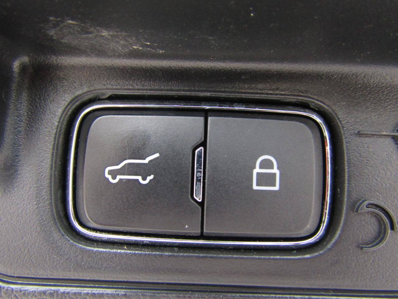 Used 2022 Ford Explorer XLT AWD/4WD image 8