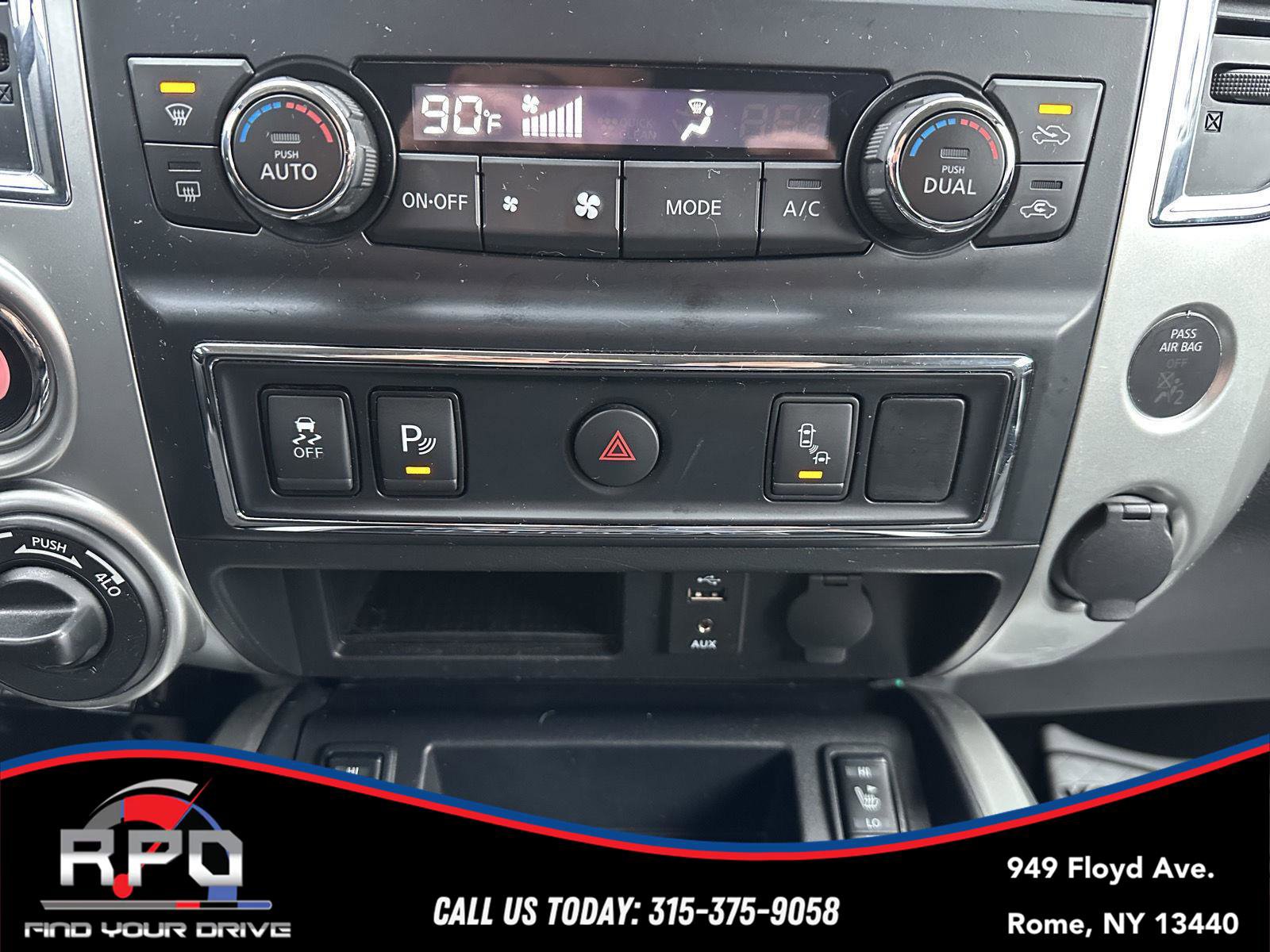 Used 2018 Nissan Titan SV w/ SV Convenience Package image 23