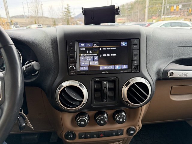 Used 2018 Jeep Wrangler Unlimited Rubicon w/ Connectivity Group image 28