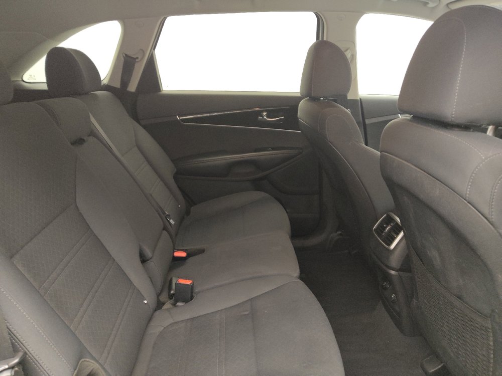 Used 2020 Kia Sorento LX image 19