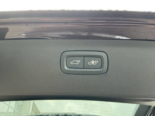 Certified 2025 Volvo XC90 B5 Plus AWD/4WD image 12