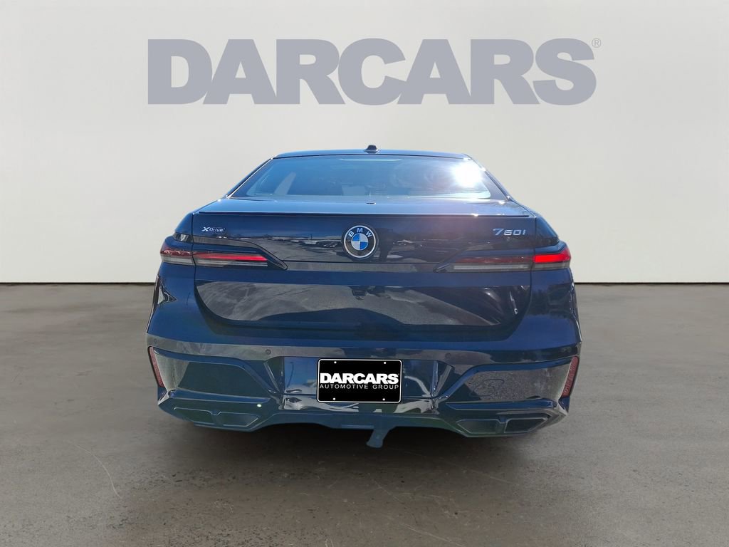 Used 2025 BMW 760i xDrive w/ Executive Package image 5