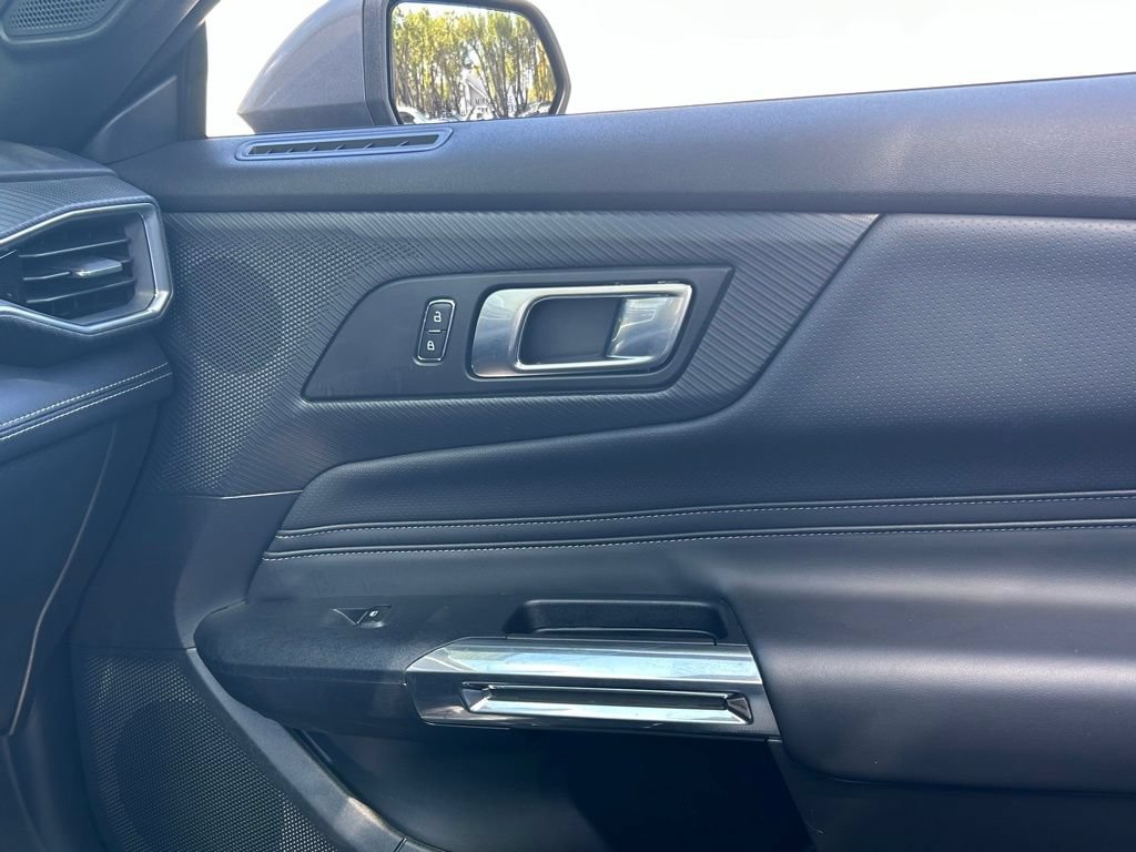 Used 2025 Ford Mustang Premium RWD image 31
