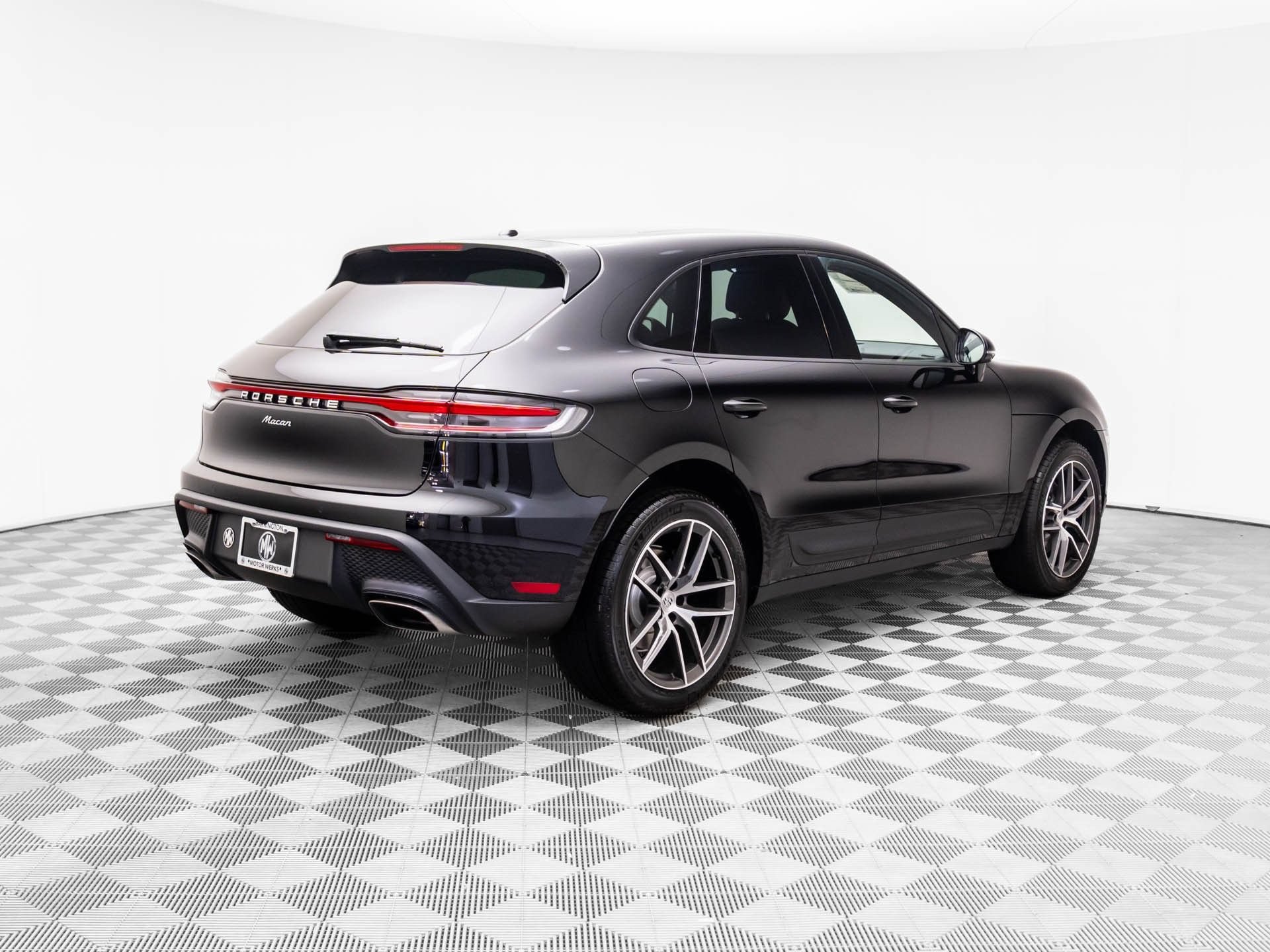 Certified 2026 Porsche Macan AWD/4WD image 8