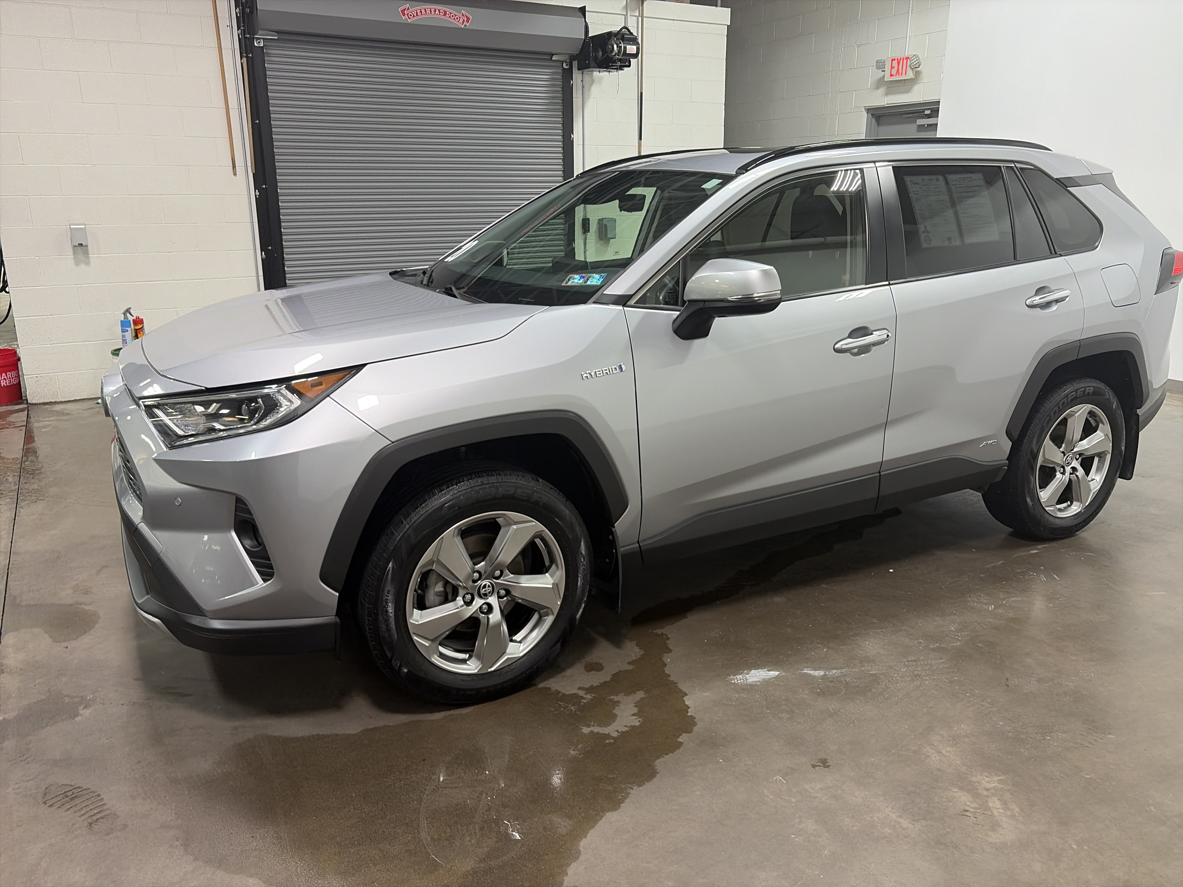 Used 2020 Toyota RAV4 Limited w/ Carpet Mat Package AWD/4WD image 6