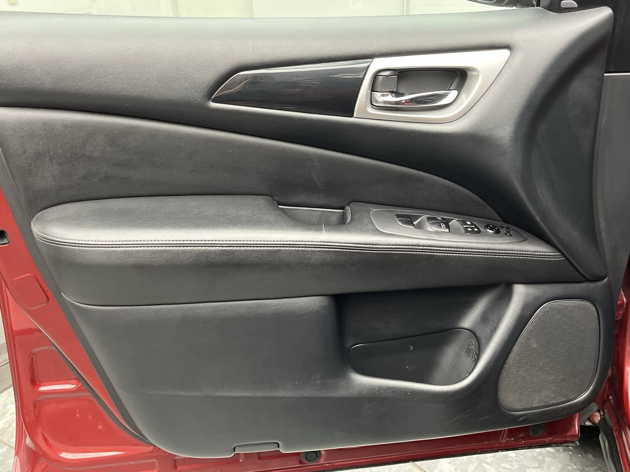 Used 2020 Nissan Pathfinder SV AWD/4WD image 6