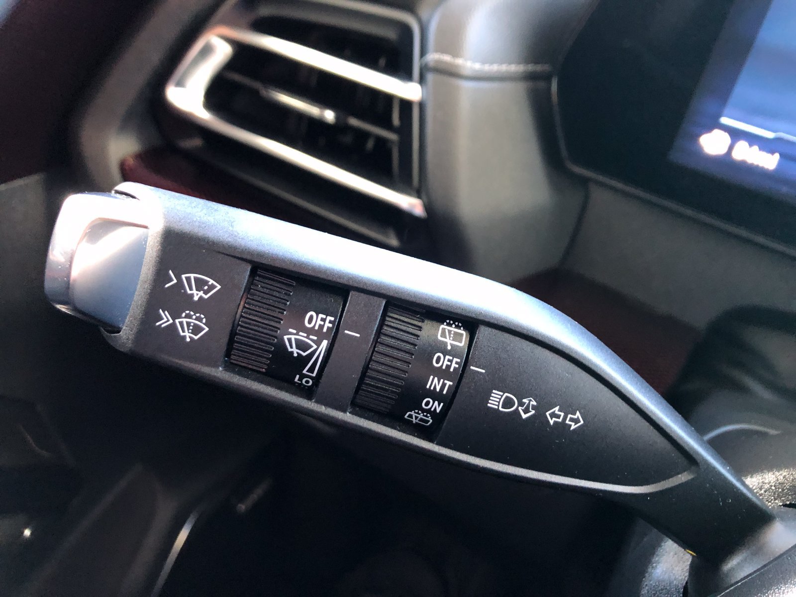 Used 2024 Chevrolet Traverse Z71 w/ Enhanced Driving Package AWD/4WD image 32