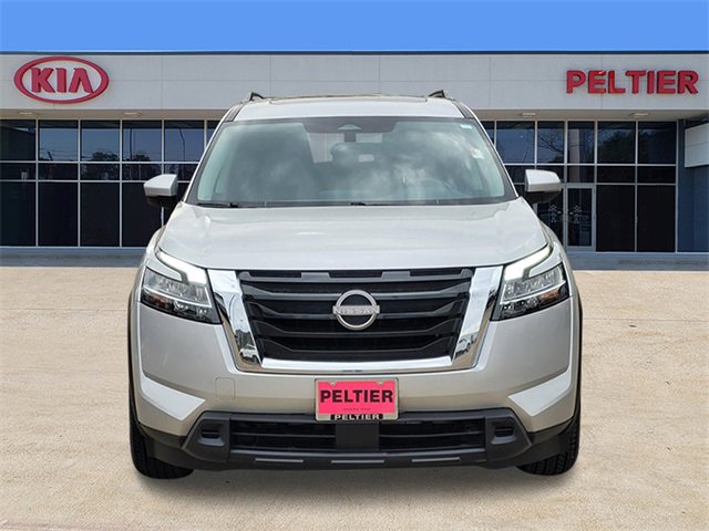 Used 2022 Nissan Pathfinder SV w/ SV Premium Package image 2