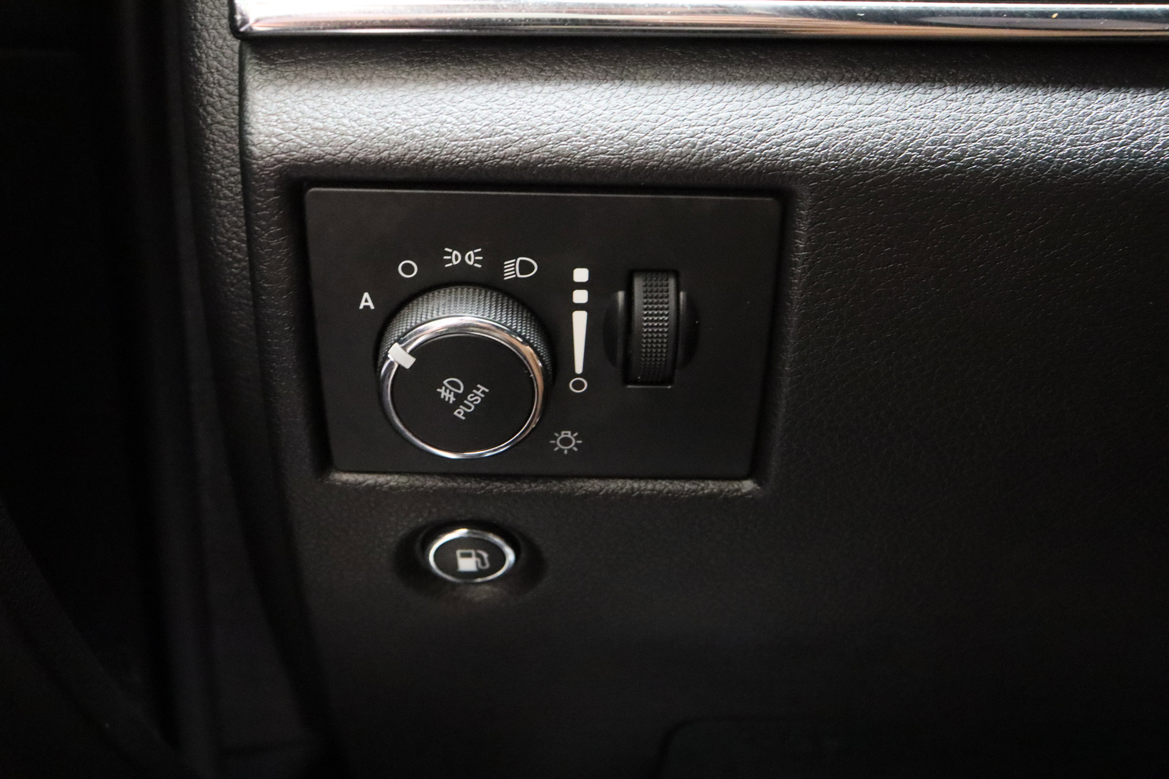 Used 2020 Jeep Grand Cherokee Limited image 27