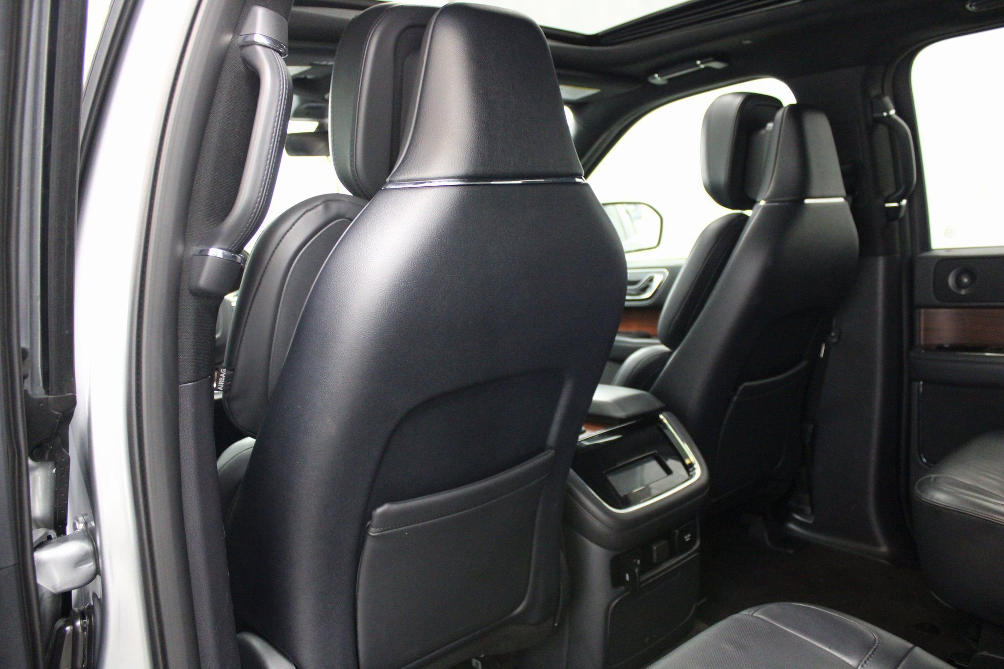 Used 2023 Lincoln Navigator Reserve image 19