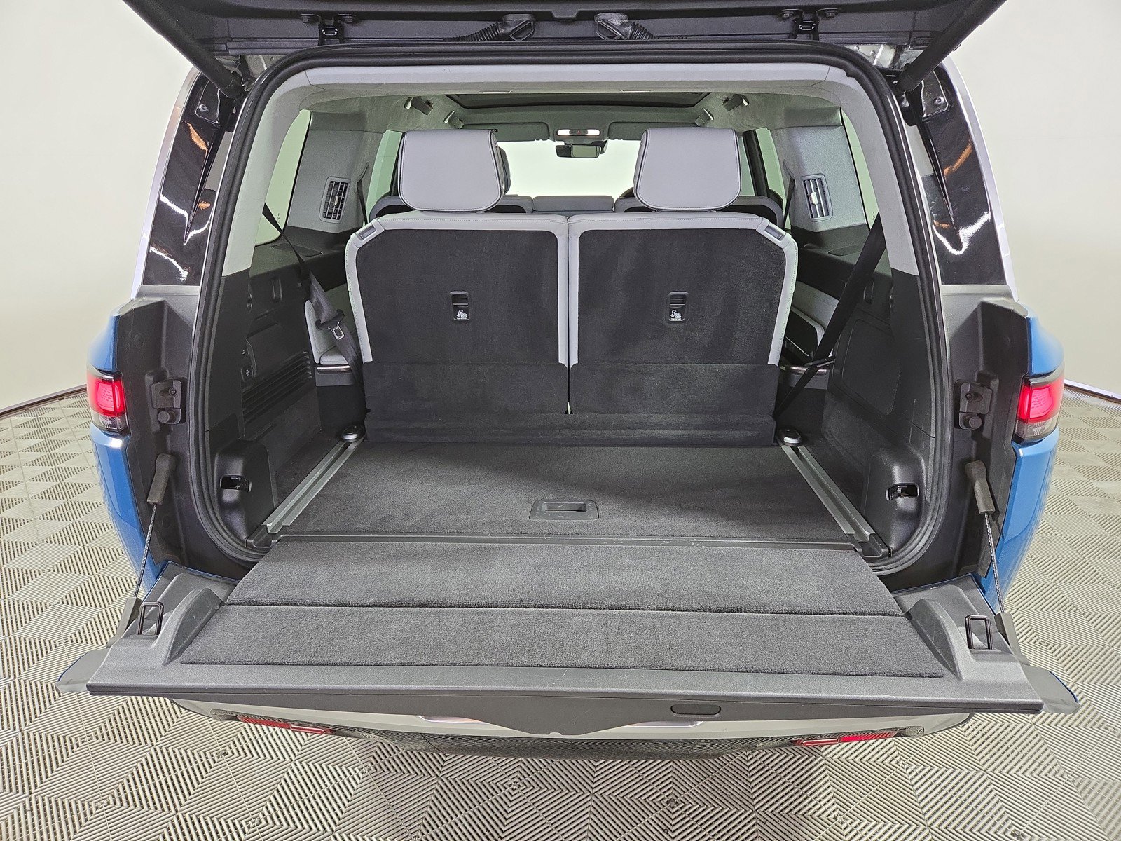 Used 2024 Rivian R1S Adventure AWD/4WD image 15