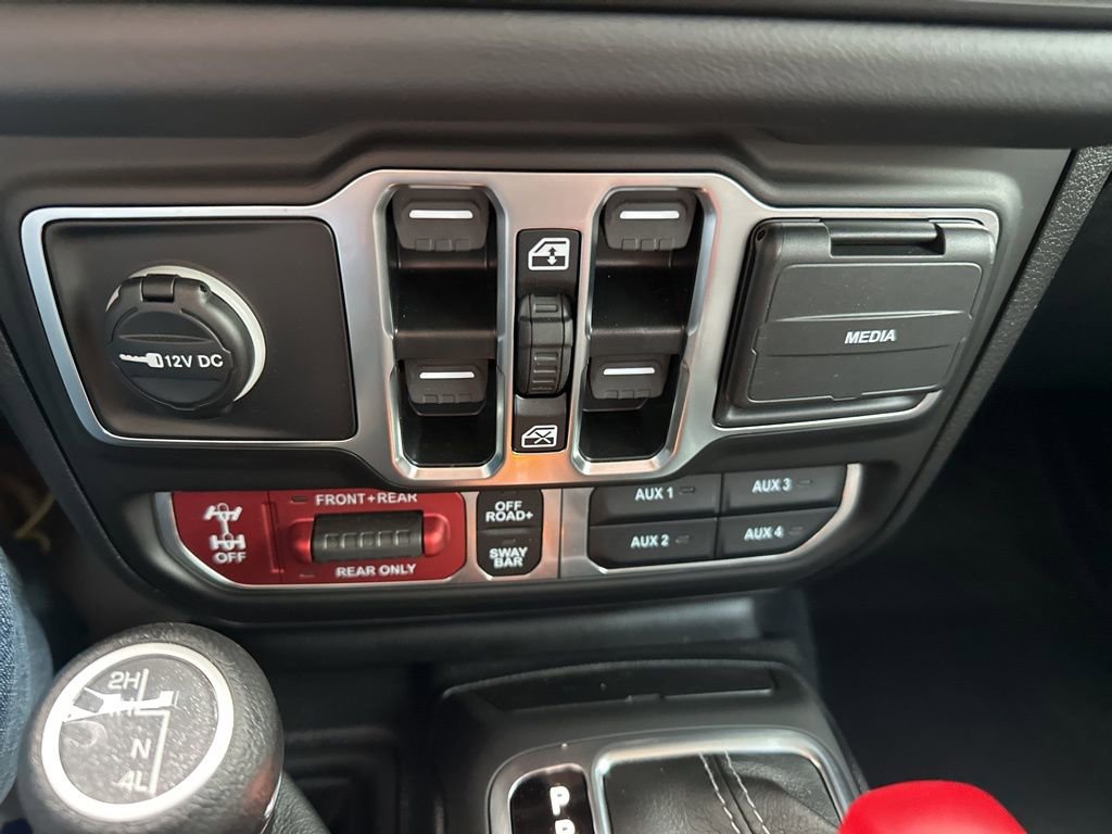 Used 2025 Jeep Gladiator Rubicon w/ Convenience Group image 17