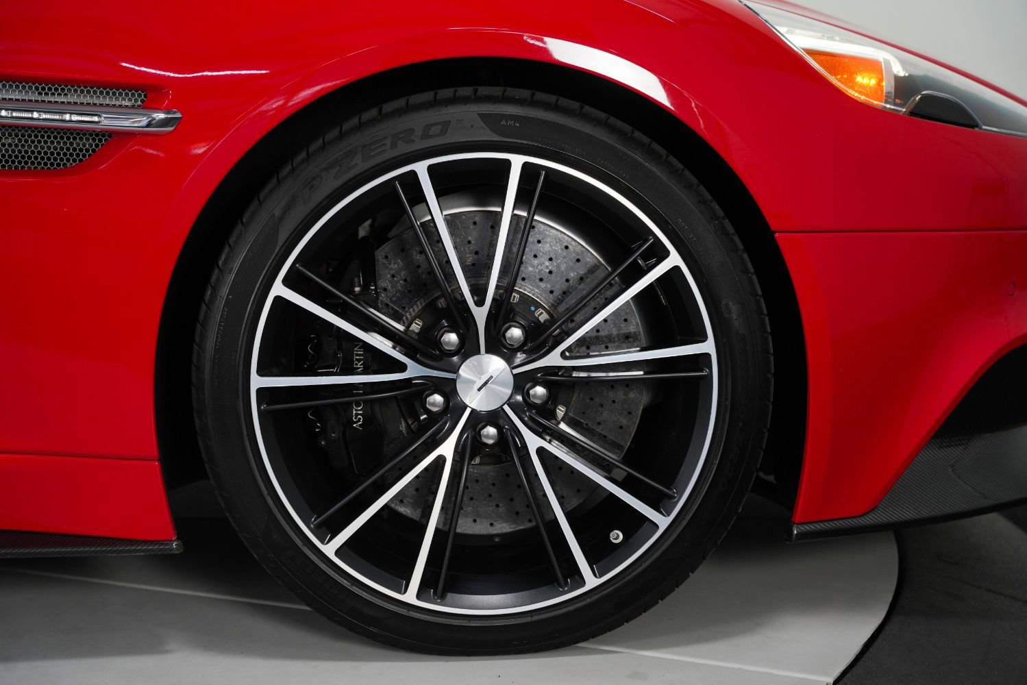 Used 2014 Aston Martin Vanquish Volante RWD image 27