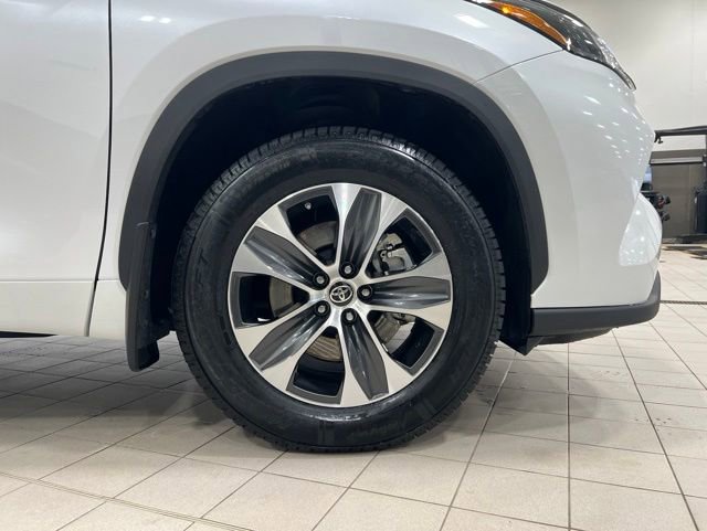 Used 2023 Toyota Highlander XLE AWD/4WD image 31