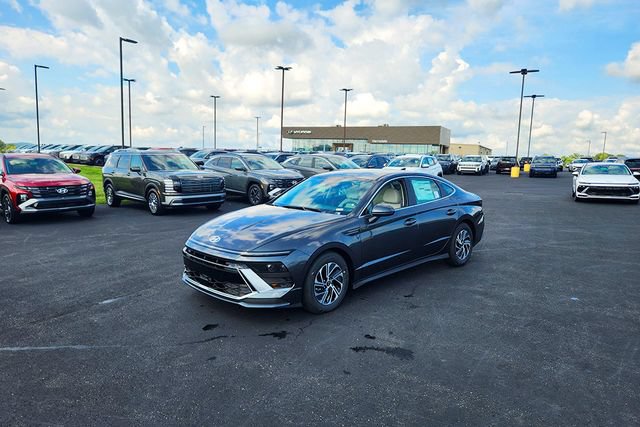 New 2026 Hyundai Sonata Blue FWD image 3