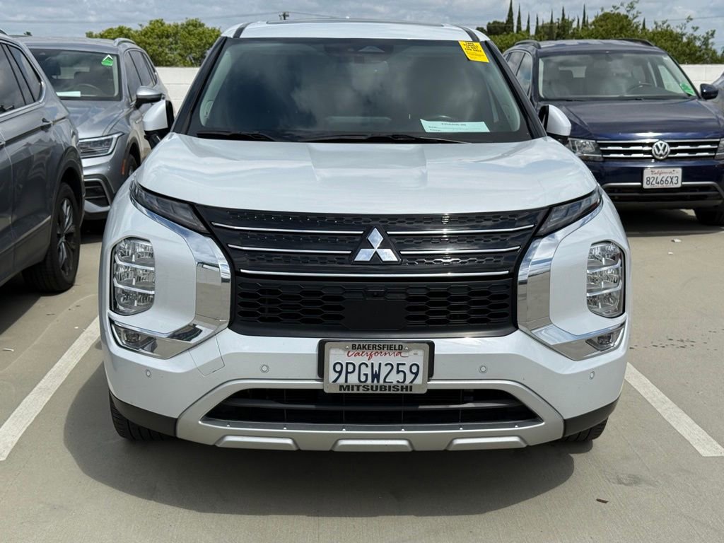 Used 2024 Mitsubishi Outlander FWD image 3