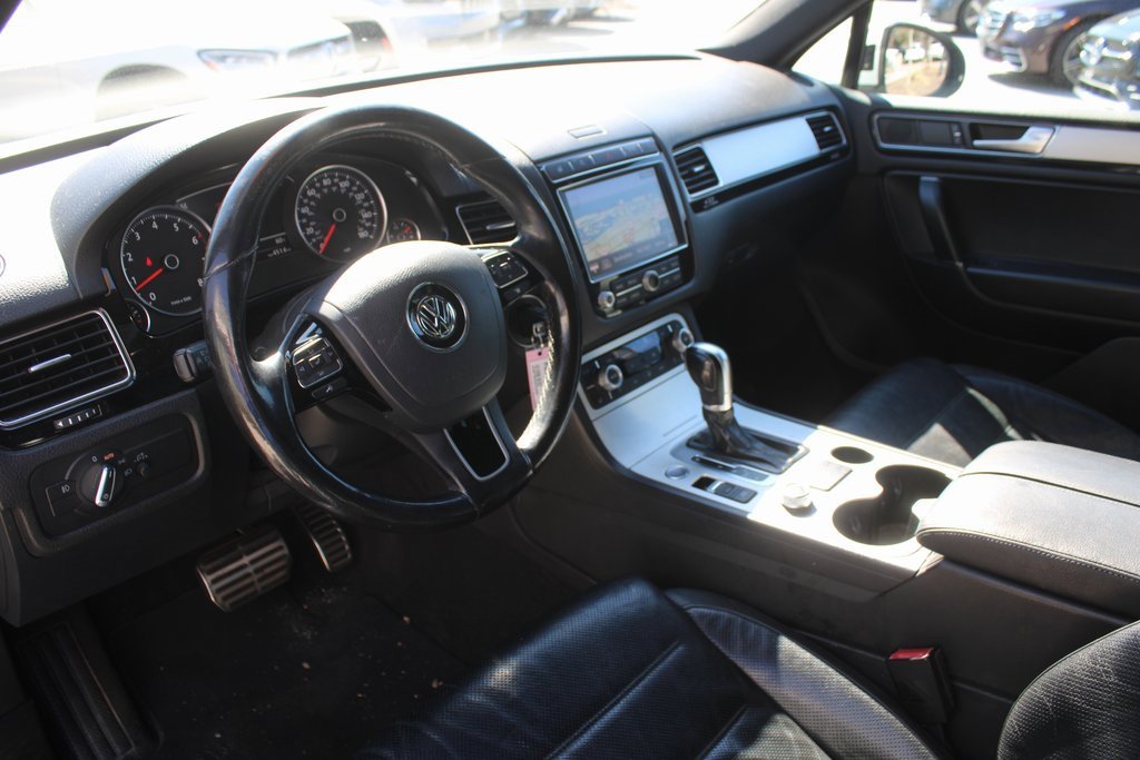 Used 2017 Volkswagen Touareg Wolfsburg Edition image 22