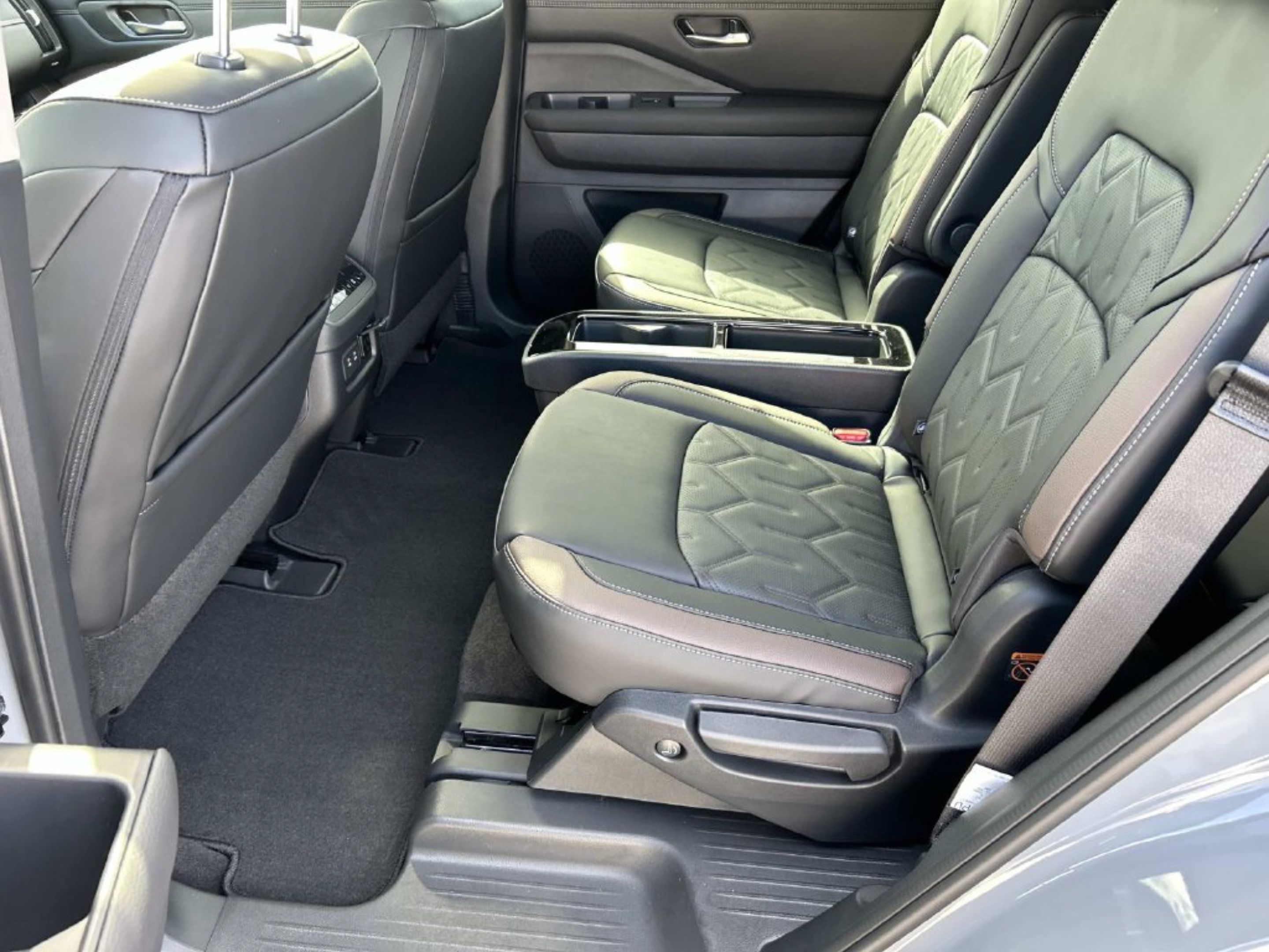 New 2026 Nissan Pathfinder Platinum FWD image 12
