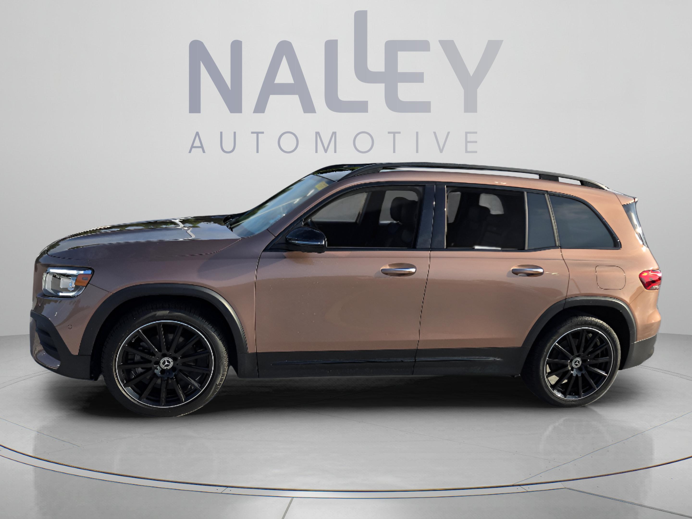 Used 2022 Mercedes-Benz GLB 250 image 2