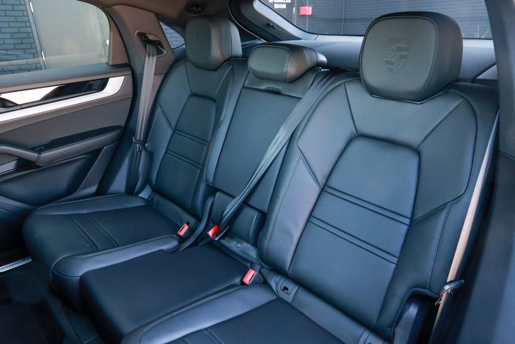 Certified 2025 Porsche Cayenne E-Hybrid Coupe image 49