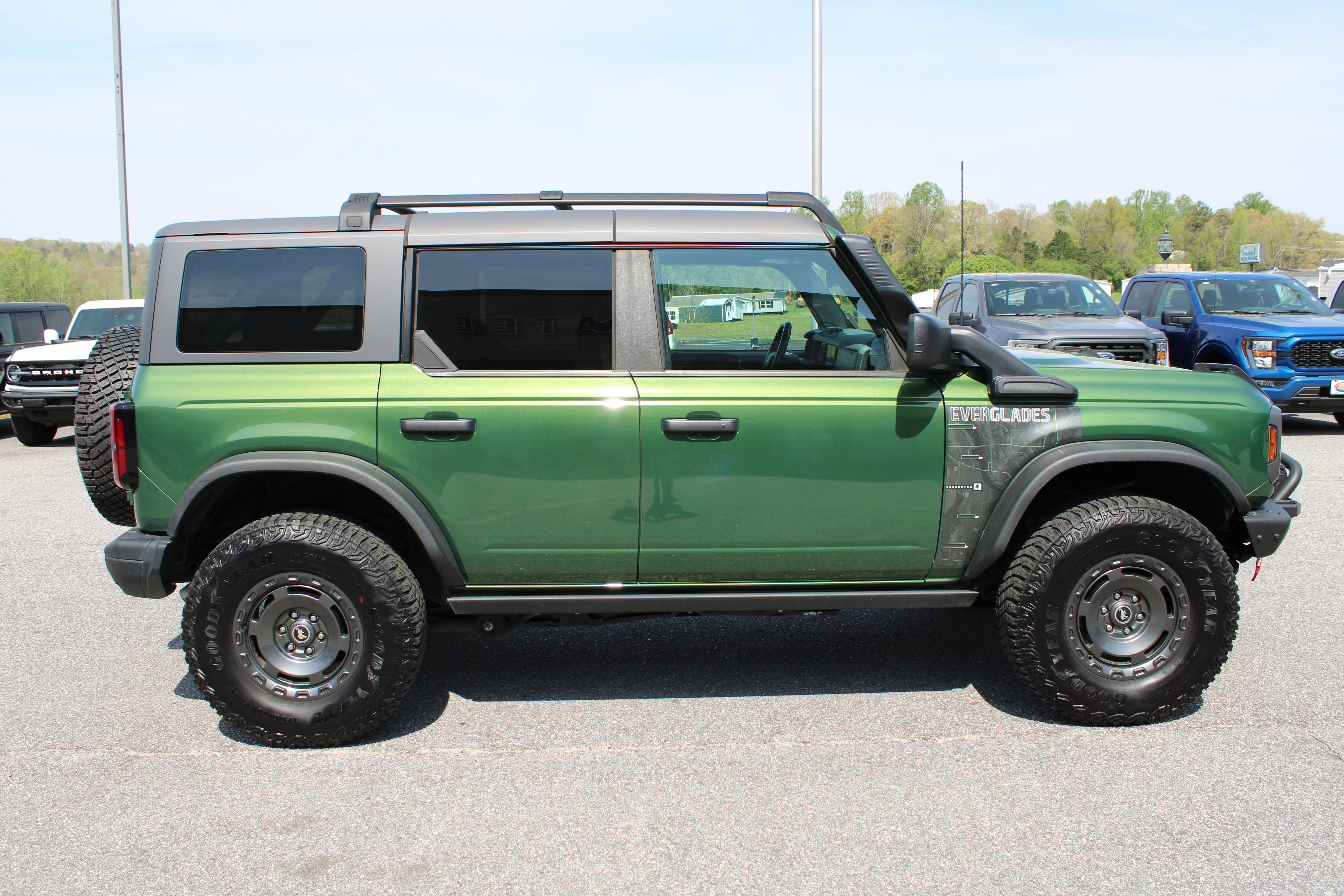 Used 2023 Ford Bronco Everglades image 5