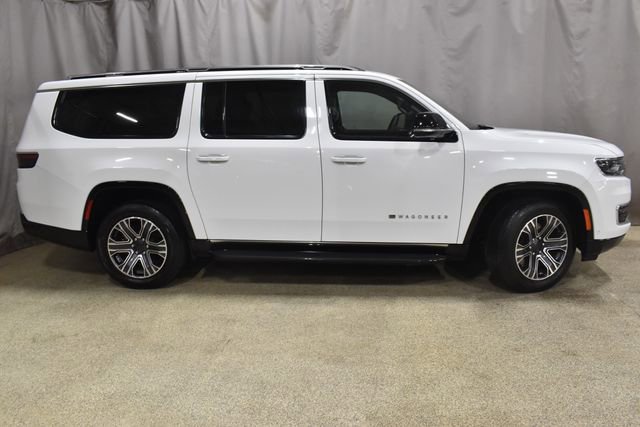 Certified 2024 Jeep Wagoneer L Series II w/ Flexible Seating Group image 3