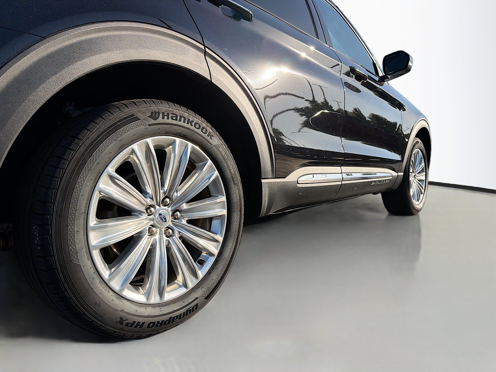 Used 2022 Ford Explorer Limited w/ Limited Technology Package AWD/4WD image 16