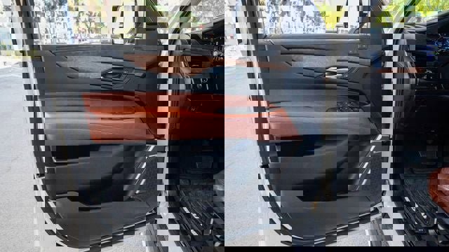 Used 2019 Cadillac Escalade ESV Premium Luxury image 42