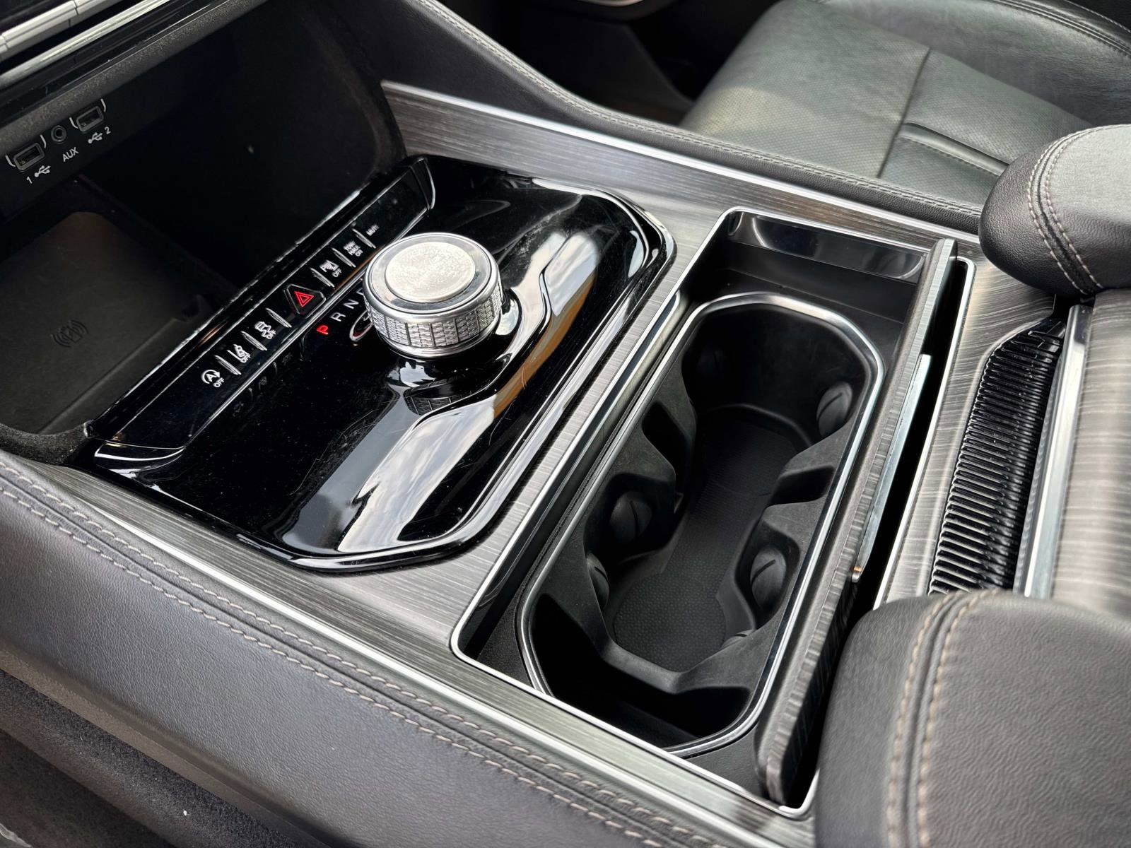 Certified 2024 Jeep Wagoneer Series II w/ Flexible Seating Group RWD image 26