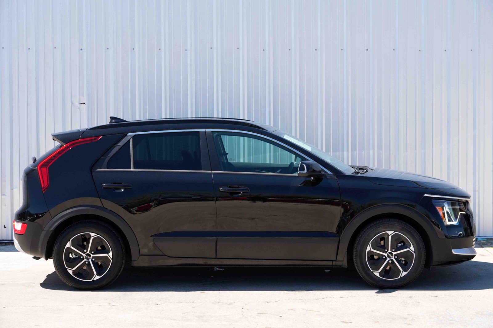 Used 2023 Kia Niro EX FWD image 46