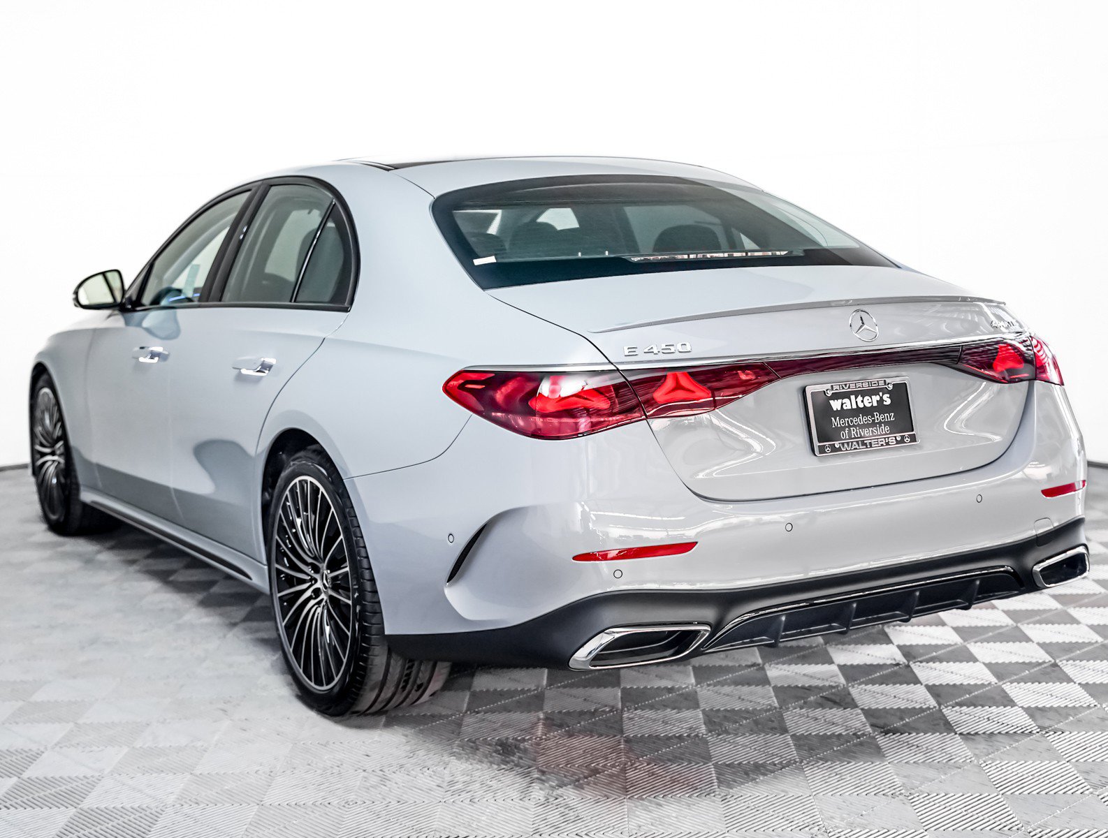 New 2026 Mercedes-Benz E 450 4MATIC Sedan image 2