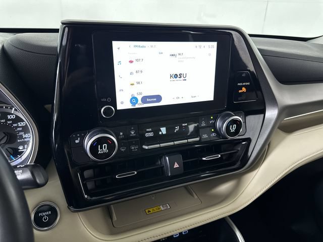 Used 2024 Toyota Highlander XLE AWD/4WD image 13