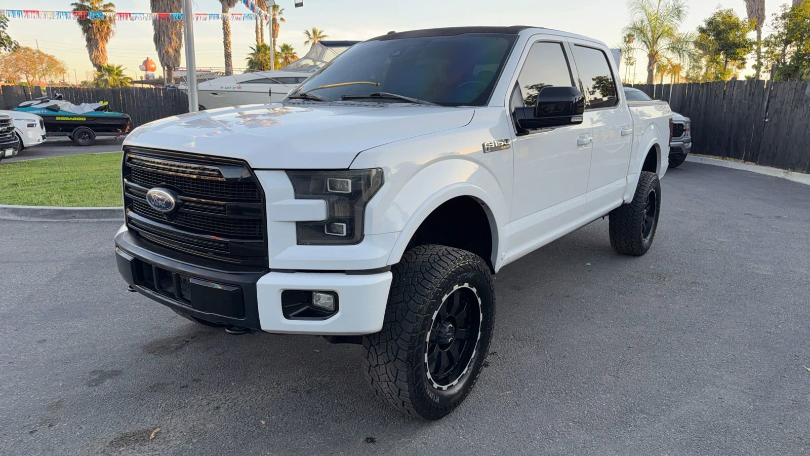 Used 2015 Ford F150 Lariat w/ Equipment Group 502A Luxury AWD/4WD image 4
