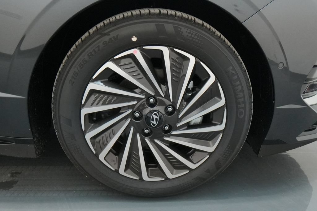New 2025 Hyundai Sonata Limited FWD image 23