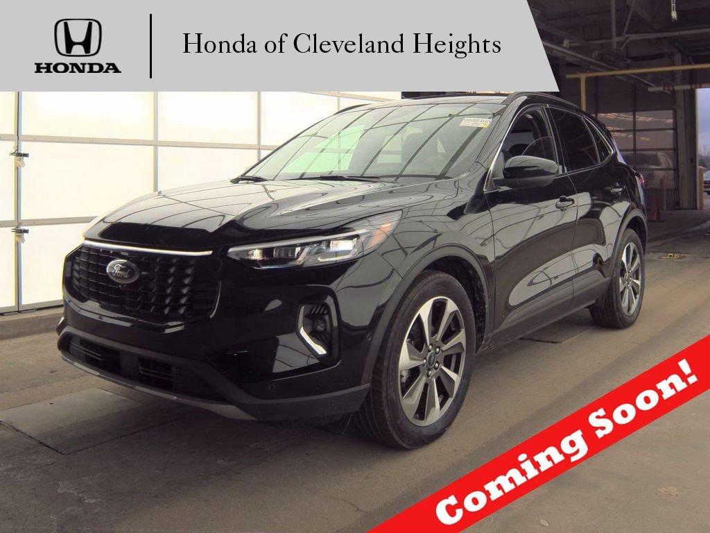 Used 2023 Ford Escape Platinum w/ Premium Technology Package image 1