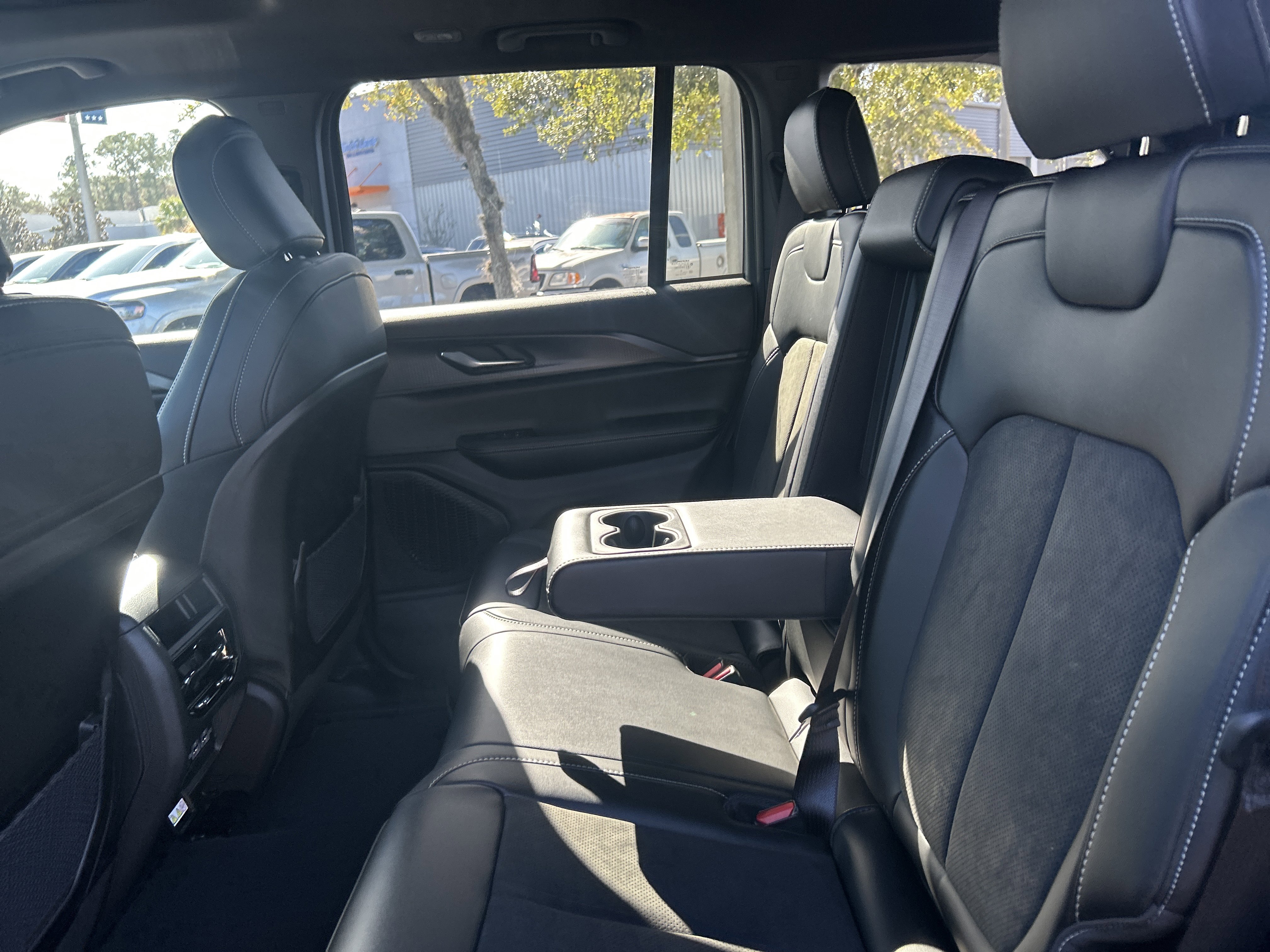 New 2025 Jeep Grand Cherokee Altitude image 55