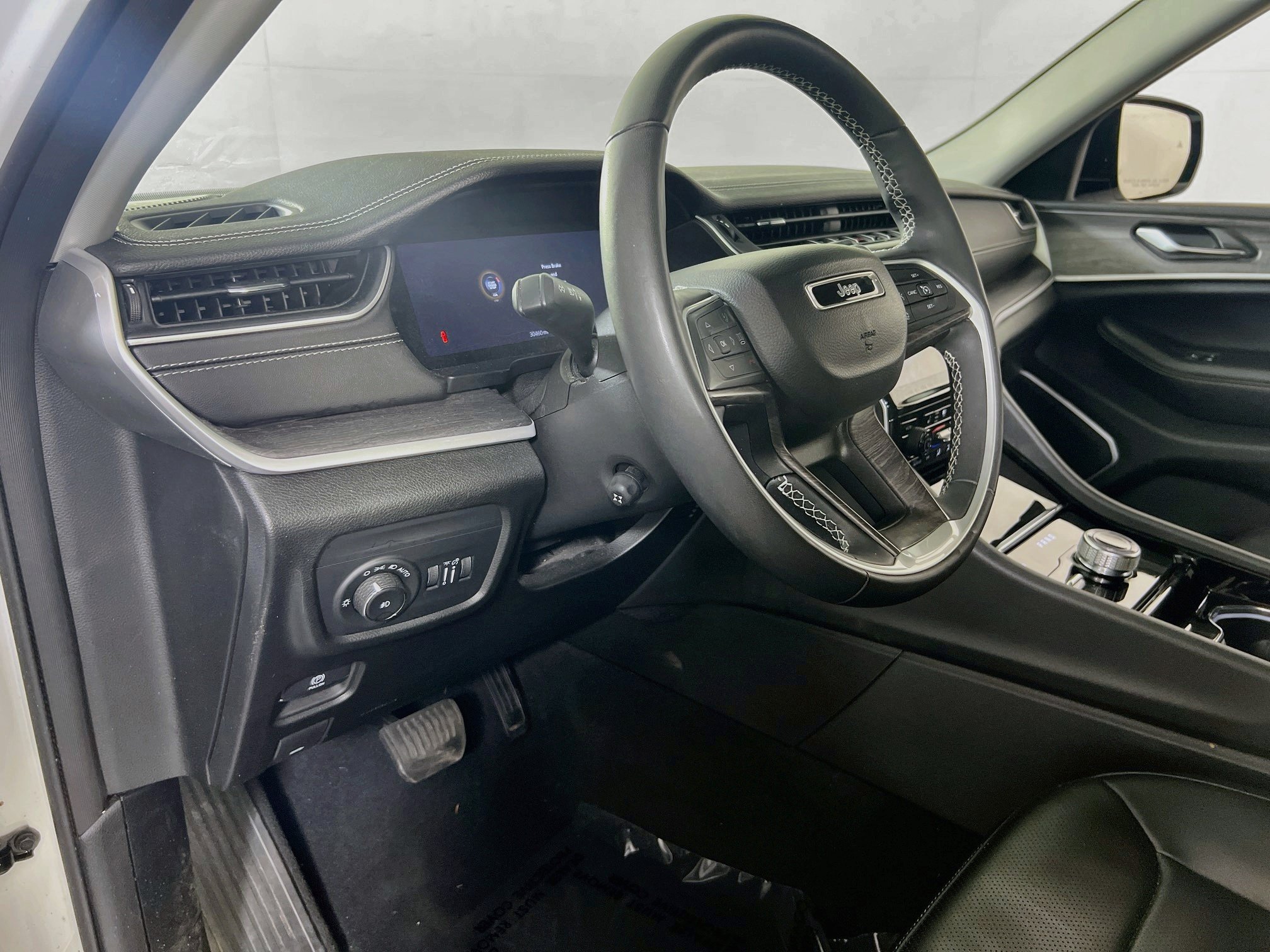 Used 2023 Jeep Grand Cherokee L Limited w/ Luxury Tech Group II AWD/4WD image 9
