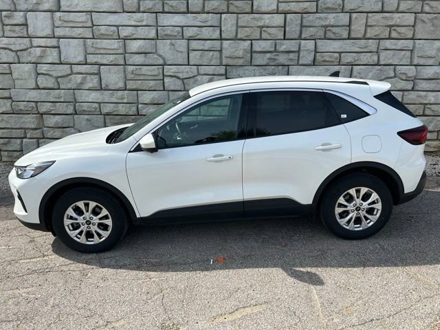 Used 2023 Ford Escape Active w/ Tech Pack #2 AWD/4WD image 3