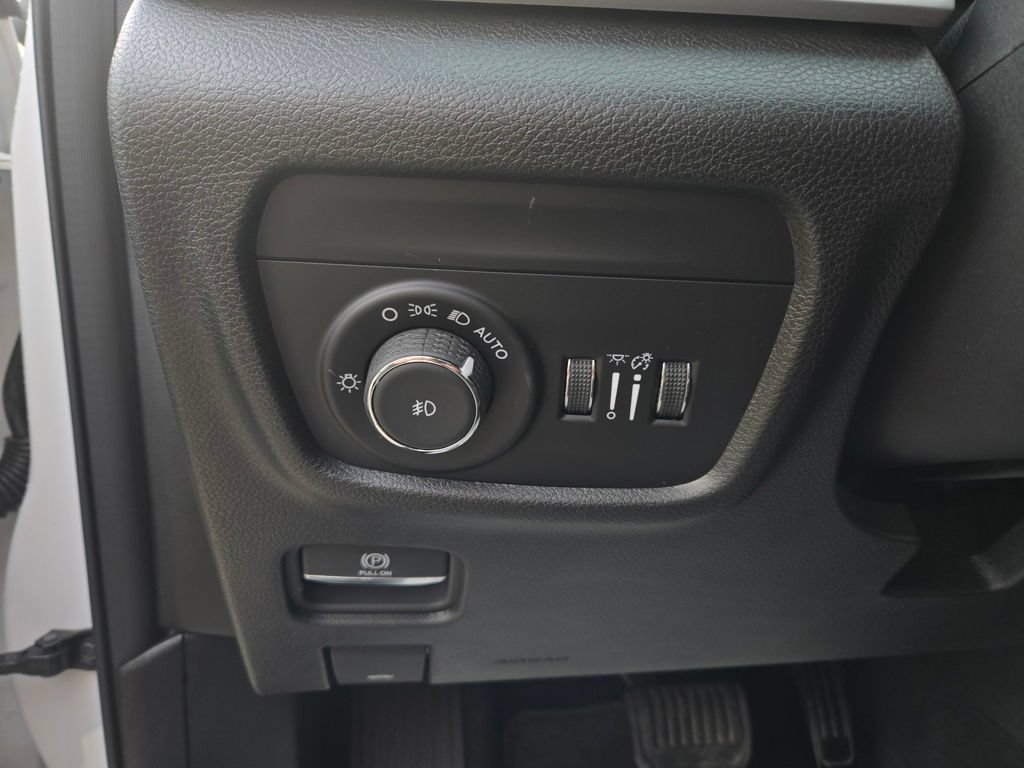 Used 2023 Jeep Grand Cherokee Limited AWD/4WD image 13