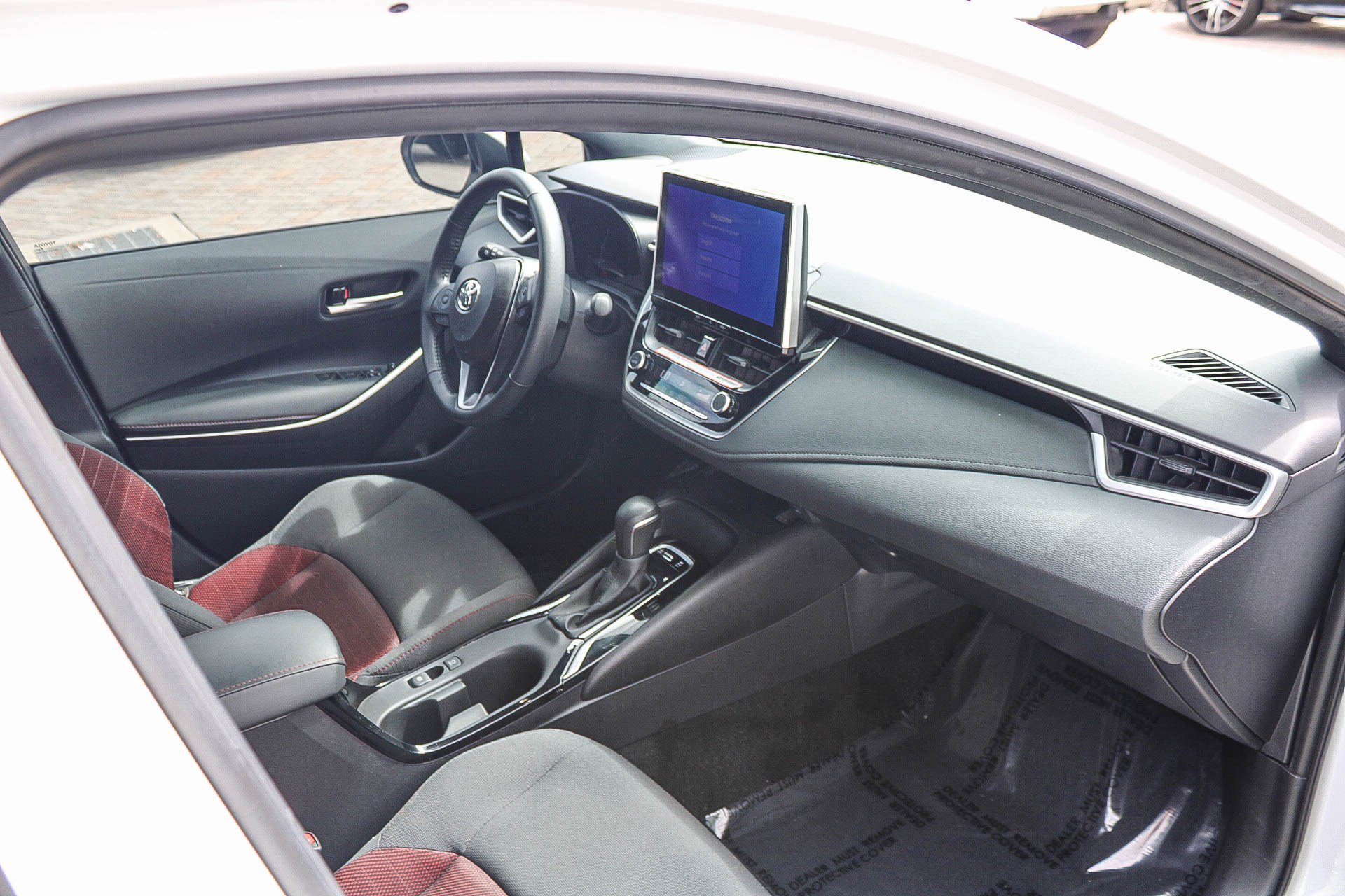 Certified 2025 Toyota Corolla SE w/ SE Premium Package FWD image 18