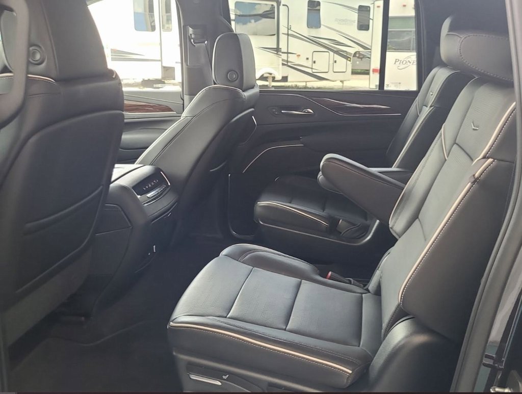 Used 2022 Cadillac Escalade ESV Premium Luxury image 8
