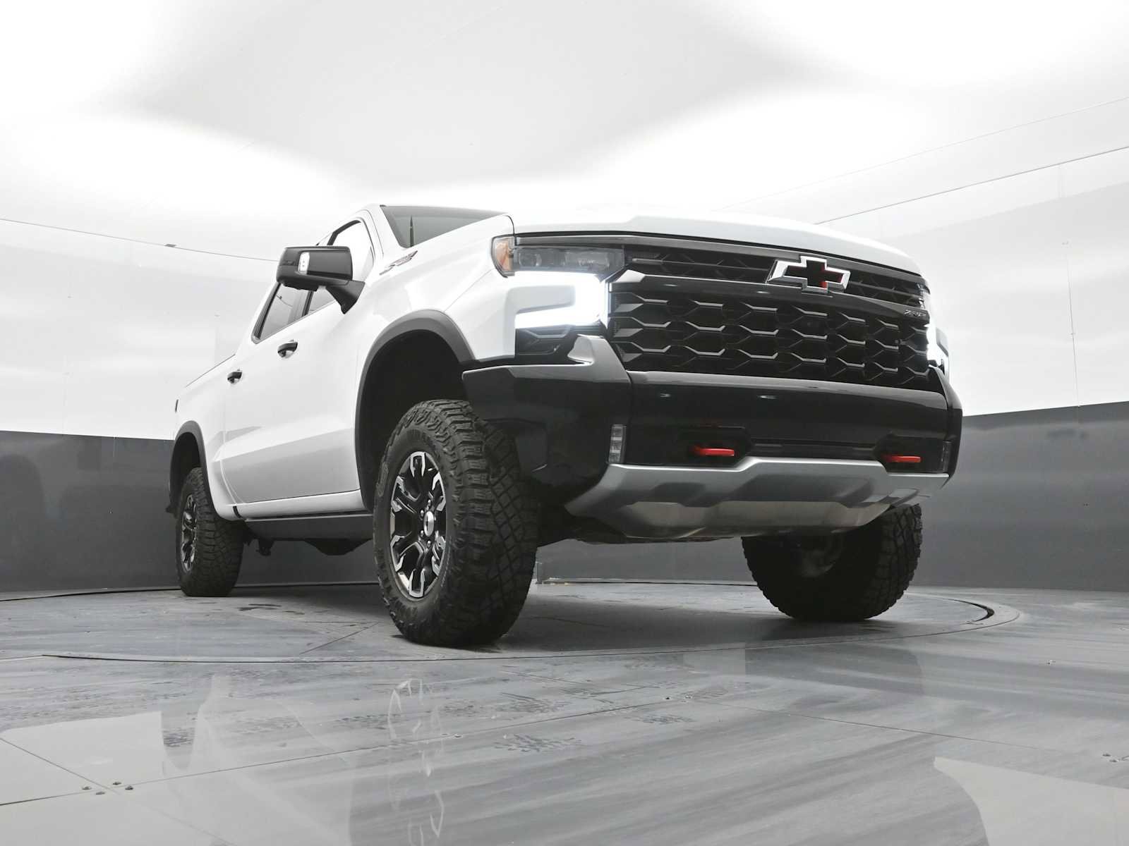 Used 2024 Chevrolet Silverado 1500 ZR2 image 40