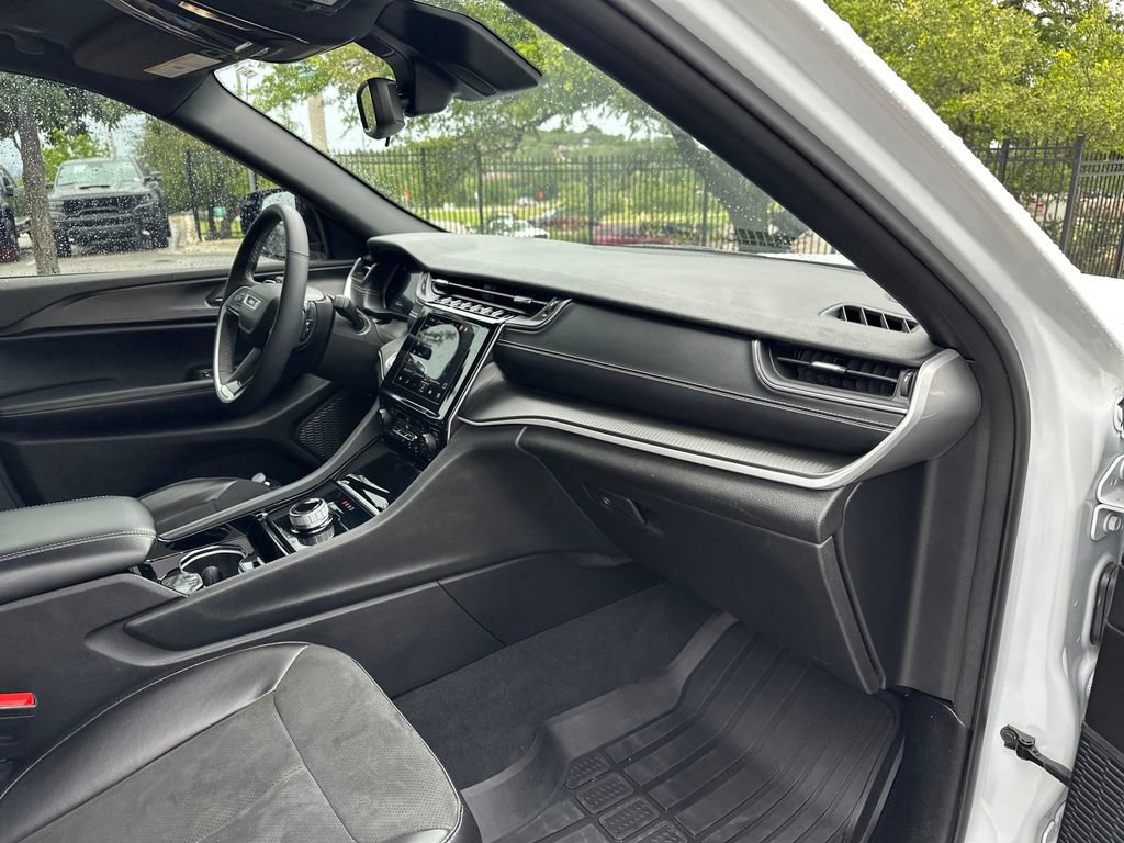 Used 2023 Jeep Grand Cherokee L Laredo RWD image 36