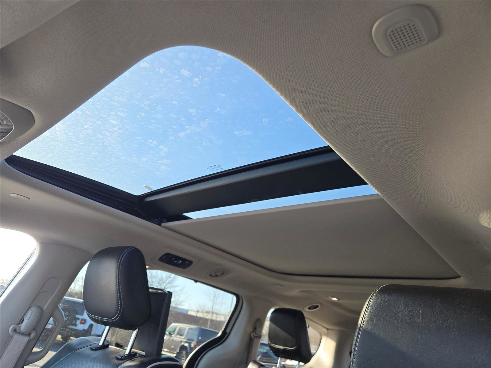 Used 2023 Chrysler Pacifica Limited w/ Uconnect Theater Family Group image 29