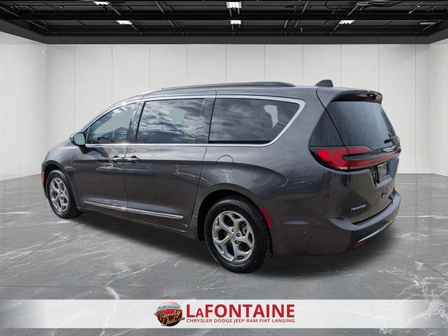 Certified 2023 Chrysler Pacifica Limited image 3