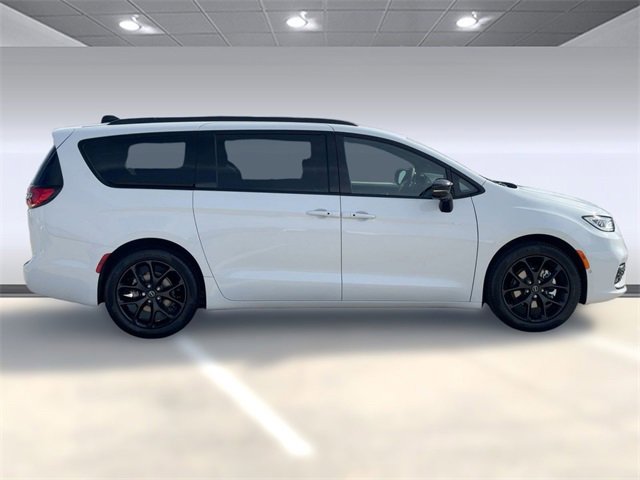 New 2026 Chrysler Pacifica Select w/ S Appearance Package image 8