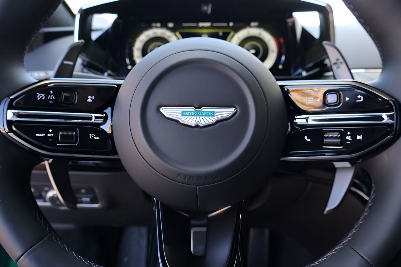 Used 2026 Aston Martin V8 Vantage Coupe image 19