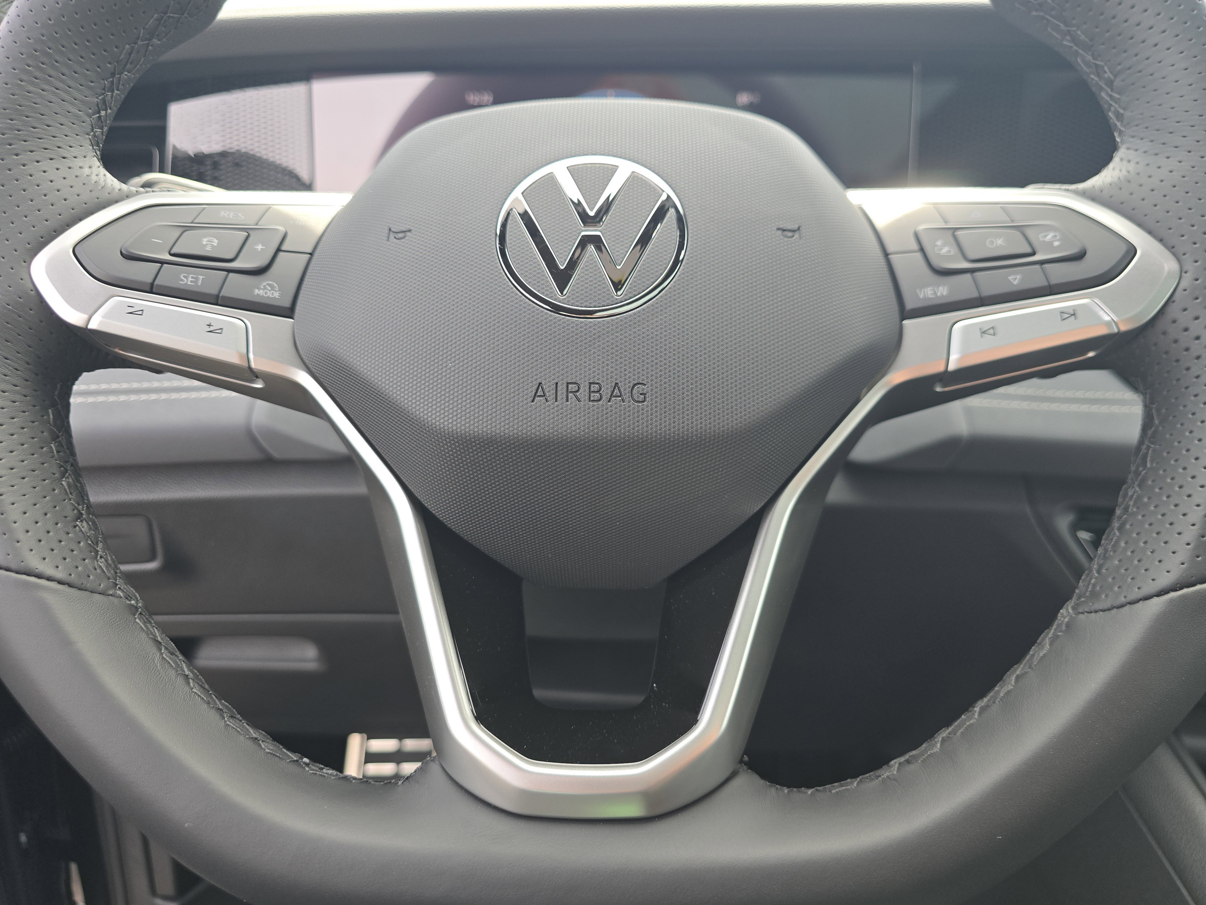 New 2026 Volkswagen Tiguan SE R-Line AWD/4WD image 22