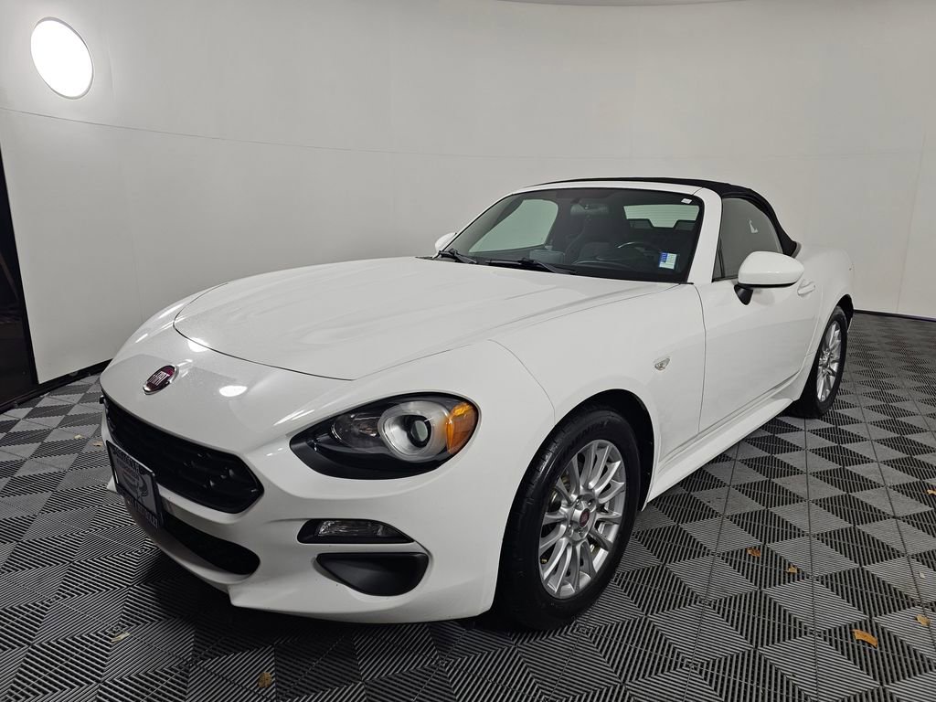 Used 2017 FIAT 124 Spider Classica image 3